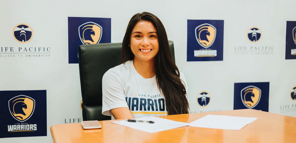 Rowland HS Hall of Famer Signs With Warriors