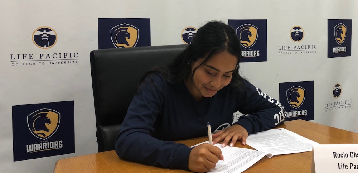 Rocio Chavez Signs With Warriors